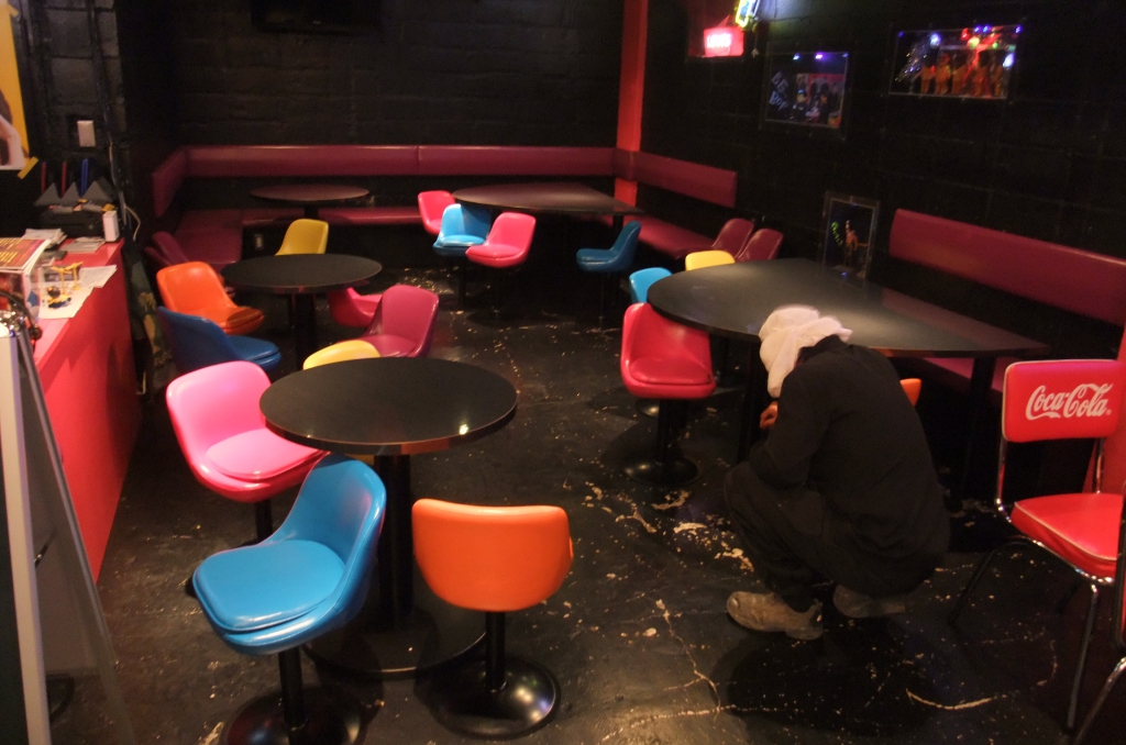 東京都北区赤羽の飲食店塗床（床塗装）｜店舗フロア塗替え：ユータックE