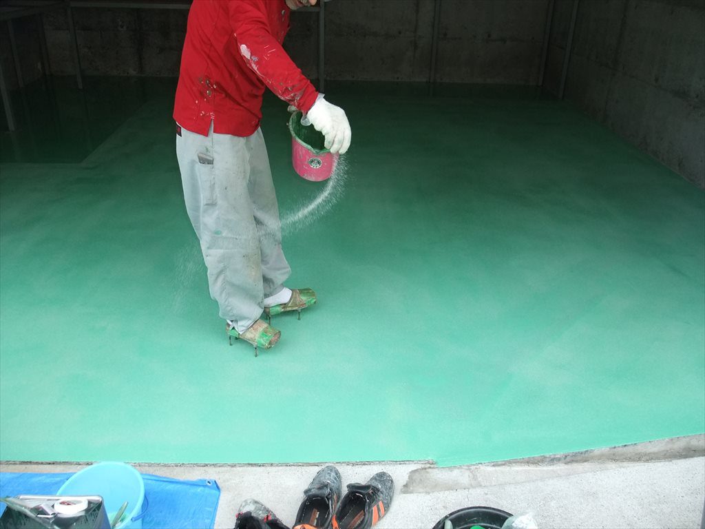 神奈川県横浜市の個人邸｜自動車・バイク用ガレージ（駐車場）床塗装（塗床）工事：ケミクリートＥ