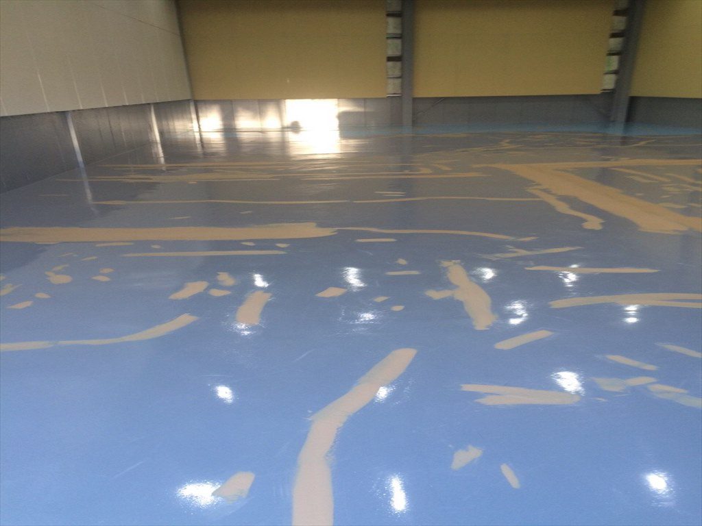 神奈川県横浜市都筑区のラジコンドリフトサーキット｜床塗装（塗り床）工事：エポキシ樹脂ペースト工法