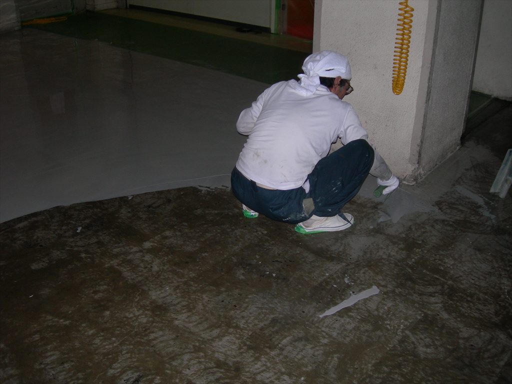 神奈川県の食品工場｜荷捌き場床塗装（塗床）塗替え工事：ケミクリートＥ