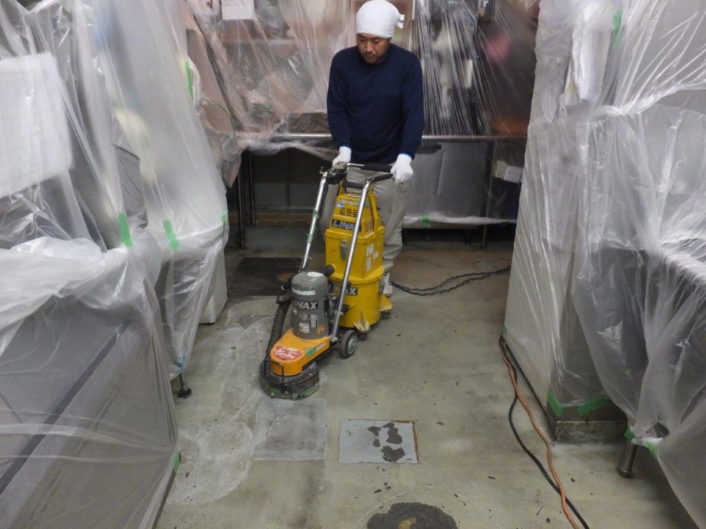 東京都内のビジネスホテル｜厨房床塗装（塗床）改修工事：ケミクリートクイックＥ