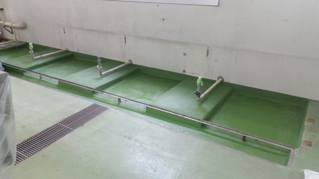 埼玉県上尾市内の学校給食室塗床（床塗装）改修｜タフクリートＭＨ