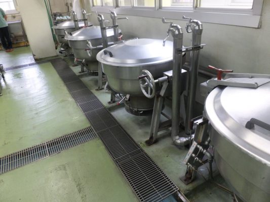 埼玉県上尾市内の学校給食室塗床（床塗装）改修｜タフクリートＭＨ