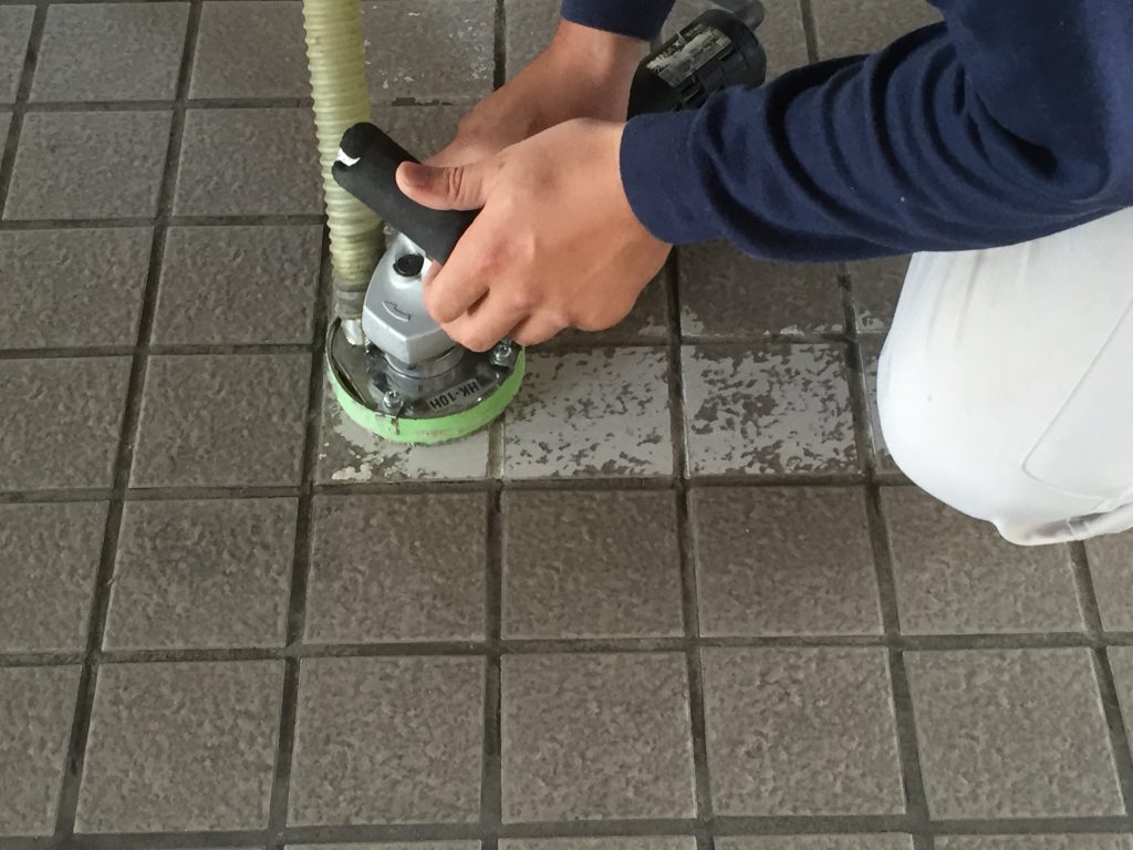 東京都西東京市の自動車ディーラー｜床塗装（ライン引き）