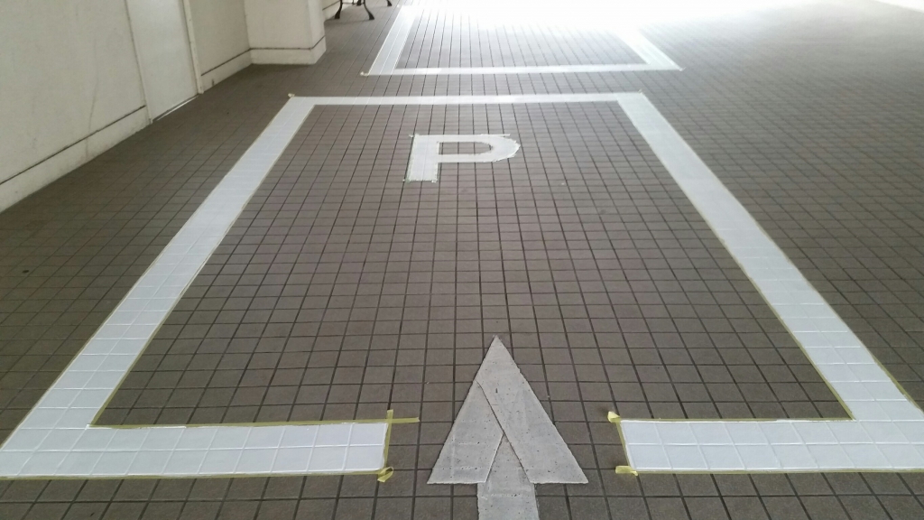 東京都西東京市の自動車ディーラー｜床塗装（ライン引き）
