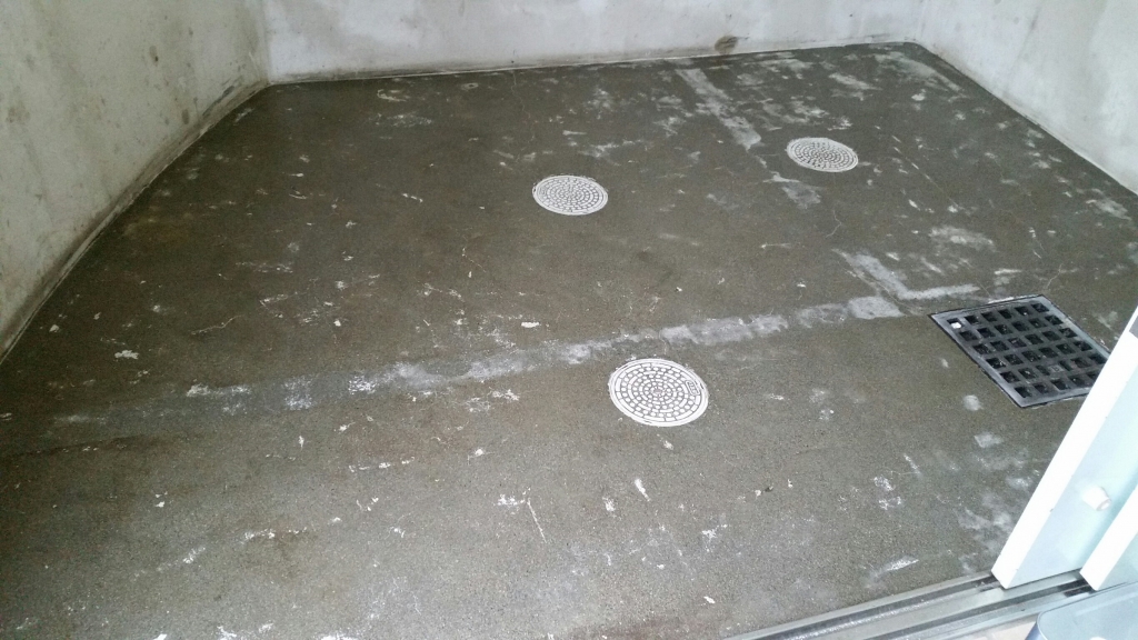 埼玉県川口市のマンション｜ゴミ置場床塗装改修工事：ケミクリートＥＰカラー