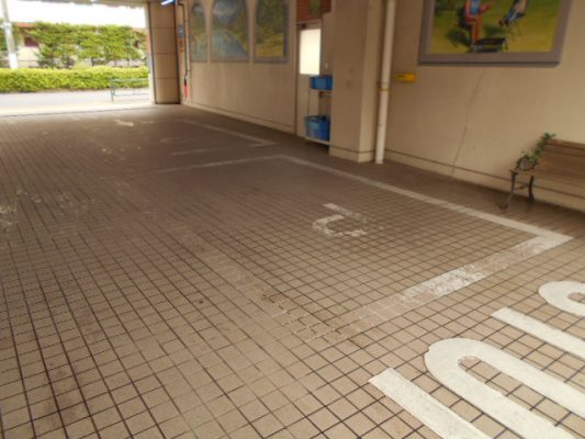 東京都西東京市の自動車ディーラー｜床塗装（ライン引き）