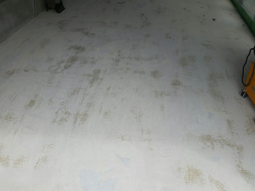 東京都江戸川区｜バイクガレージ（駐車場）塗床（床塗装）改修工事：ケミクリートＥペースト防滑工法