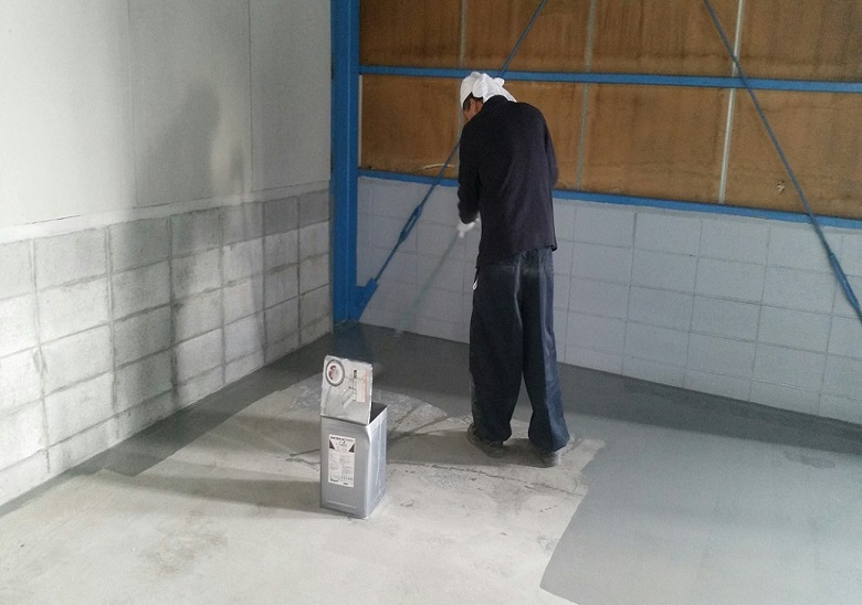 埼玉県鴻巣市の株式会社GOK様工場｜貸工場のコンクリート床塗装改修工事：ケミクリートＥＰカラー　