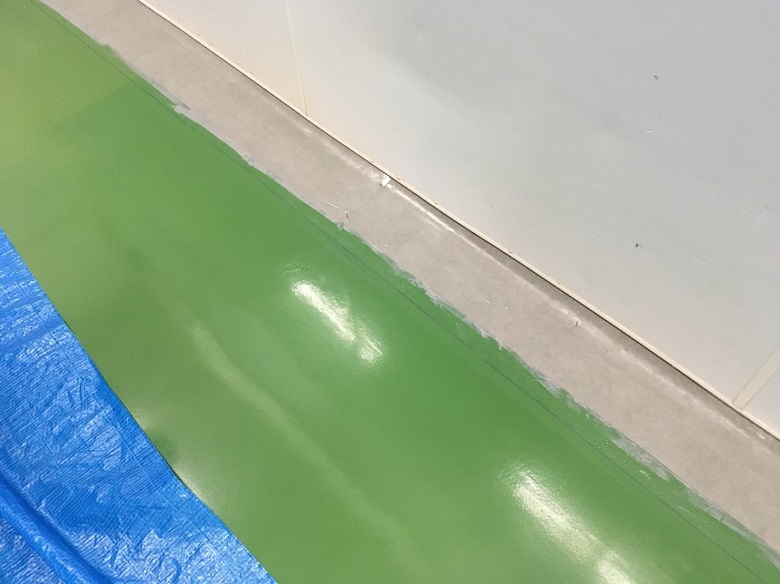 埼玉県さいたま市の食品工場｜コンクリート床塗装工事（改修）：タフクリートＦＬ：フィット巾木