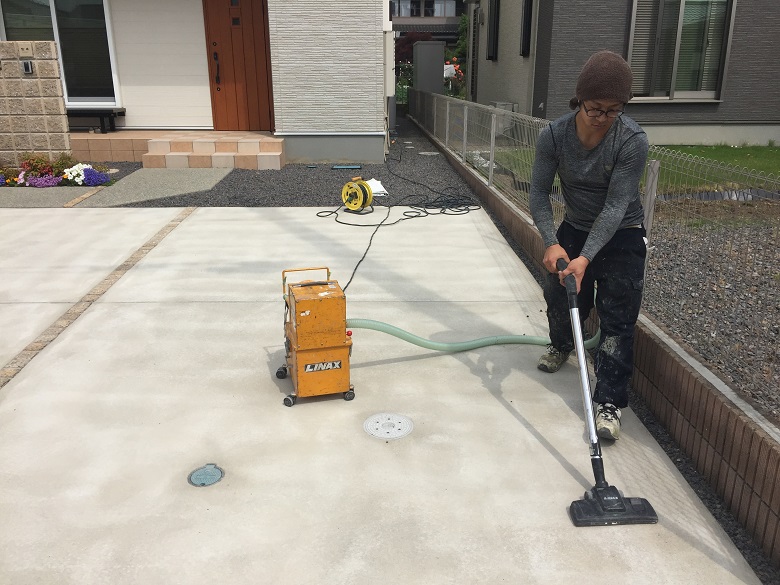 栃木県那須塩原市の個人邸駐車場にて塗床工事｜カラートップAU水性カラー