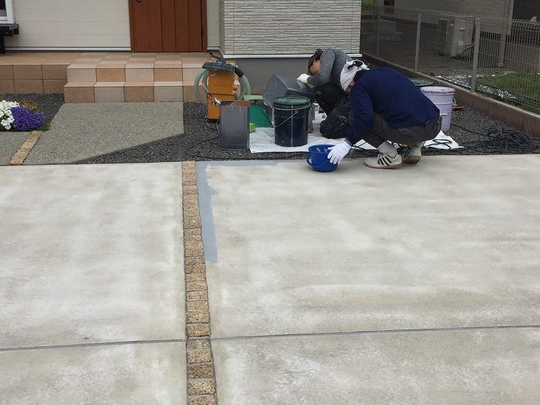 栃木県那須塩原市の個人邸駐車場にて塗床工事｜カラートップAU水性カラー