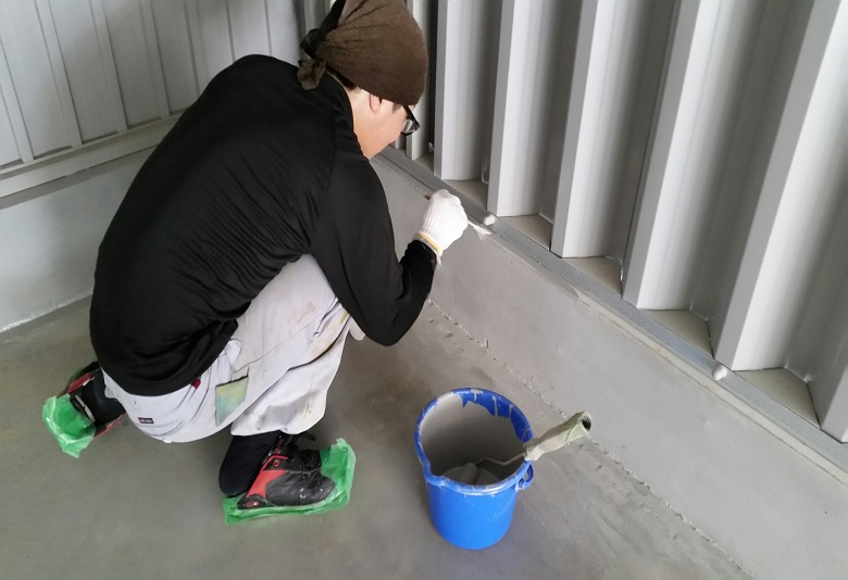 埼玉県所沢市の自動車整備工場｜コンクリートに塗床工事（ケミクリートＥＰカラー）