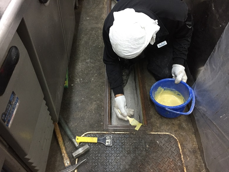 東京都板橋区のラーメン店｜厨房の側溝を塗床で補修：タフクリートＭＨ