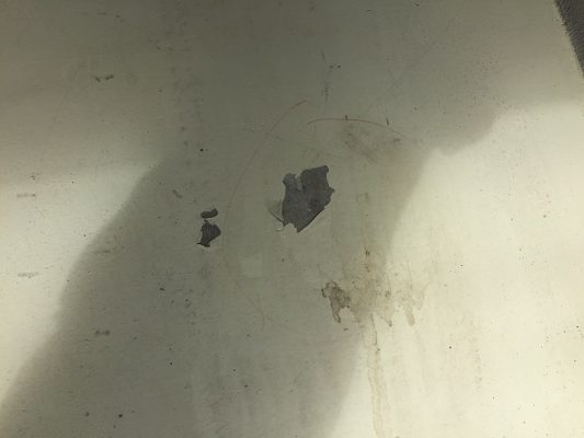 東京都足立区の個人邸｜ガレージ（駐車場）塗床（床塗装）剥離を解決：エポキシ樹脂塗床