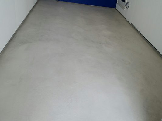 静岡県三島市の個人邸の駐車場（ガレージ）｜コンクリート床塗装（塗床）：ケミクリートＥＰカラー