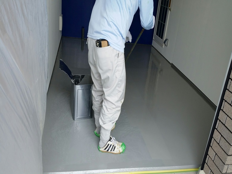静岡県三島市の個人邸の駐車場（ガレージ）｜コンクリート床塗装（塗床）：ケミクリートＥＰカラー