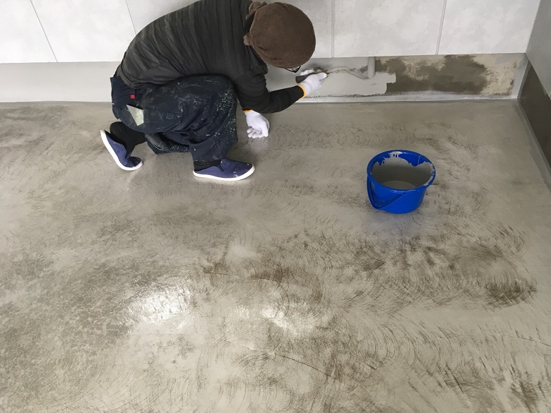 埼玉県戸田市のガレージハウス｜駐車場のコンクリート床に塗床（床塗装）工事：ケミクリートＥペースト防滑工法