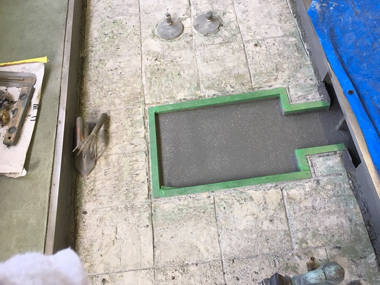 埼玉県上尾市の給食室（厨房）回転釜下コンクリート床｜水性硬質ウレタン塗床：タフクリートＭＨを施工