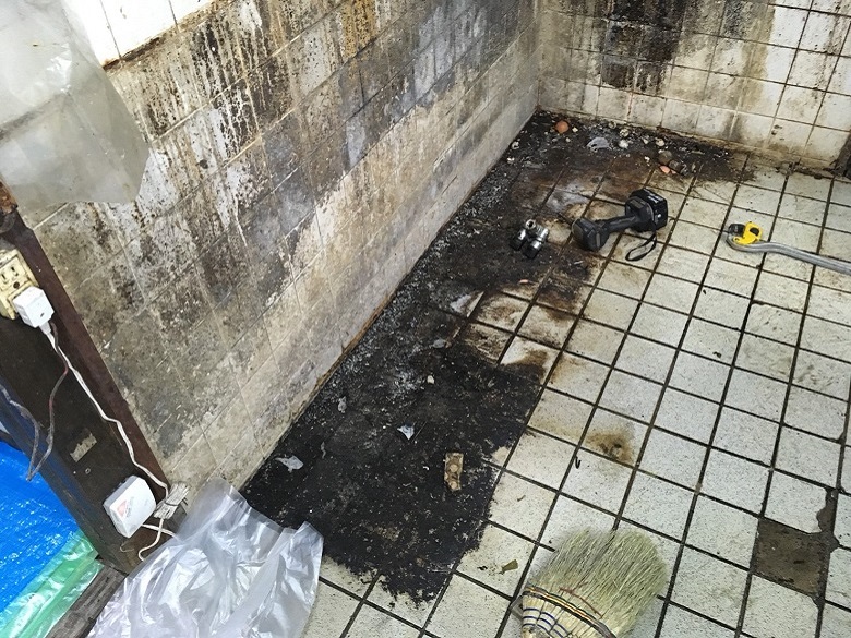埼玉県狭山市の飲食店（そば屋）｜厨房剥離タイル床を耐熱塗床に改修：タフクリートＭＨ
