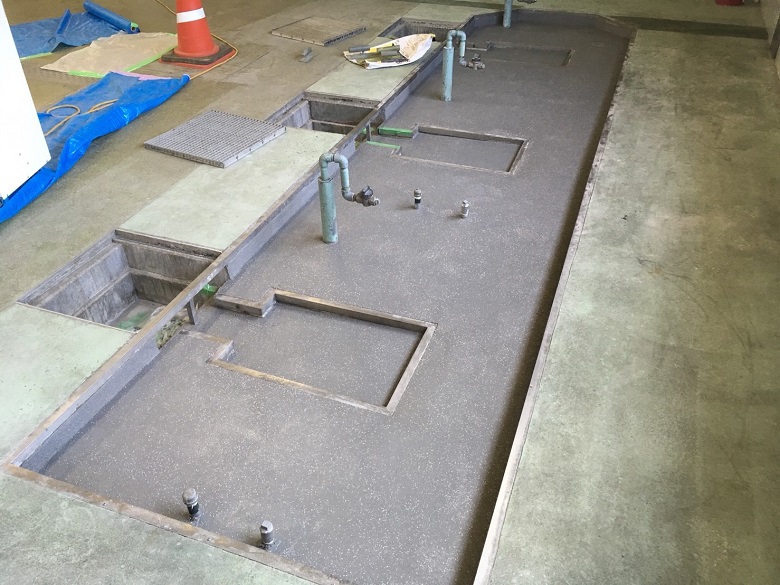 埼玉県上尾市の給食室（厨房）回転釜下コンクリート床｜水性硬質ウレタン塗床：タフクリートＭＨを施工
