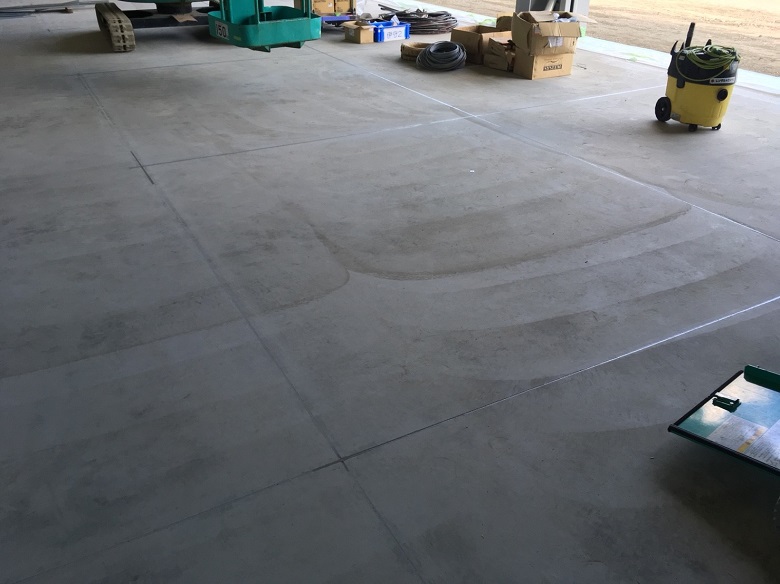 群馬県高崎市の倉庫（配送センター）｜コンクリート床にABCカッター目地シールを施工