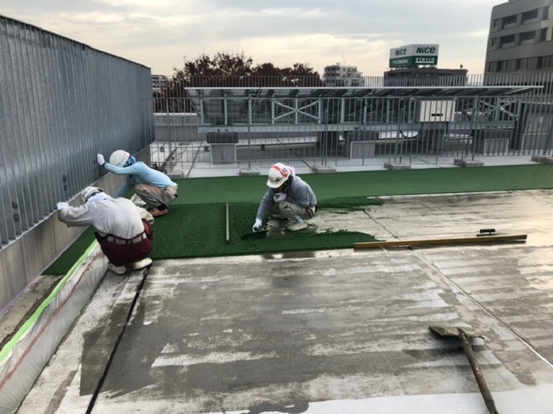 東京都世田谷区のビル|屋上床ゴムチップ舗装（塗床）：パークコートゴムチップカラー
