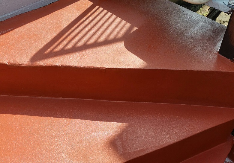 神奈川県横浜市の集会所｜通路・外階段防滑床塗装（塗床）を施工：ケミクリートE