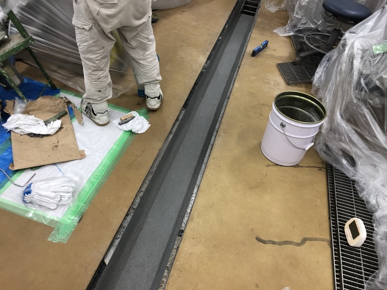 神奈川県川崎市の工場｜側溝耐熱塗床（床塗装）：タフクリートＭＷ工法