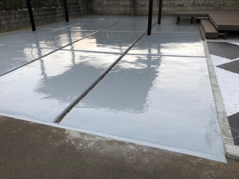 茨城県坂東市の個人邸ガレージクレーム解決事例（駐車場）｜コンクリート色ムラに床塗装（塗床）