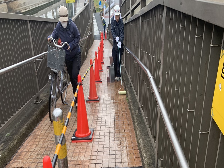 東京都内外部通路｜タイル床滑り止め塗装：セーフティコートタイル