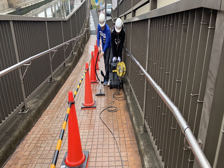 東京都内外部通路｜タイル床滑り止め塗装：セーフティコートタイル