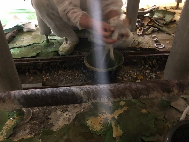 栃木県の食品工場｜側溝の腐食コンクリートをタフクリートＭＨ（耐熱床塗装）で補修