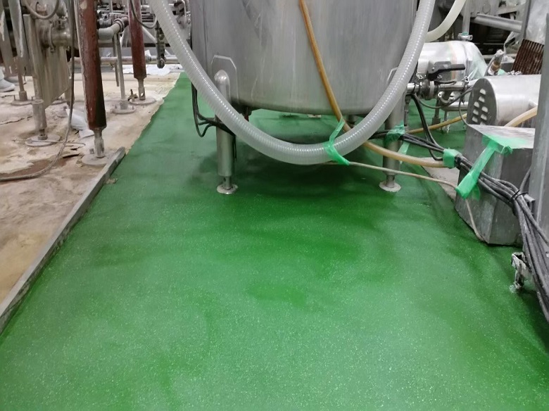 神奈川県の食品工場｜熱水で剥離のエポキシ床塗装（塗床）の補修方法