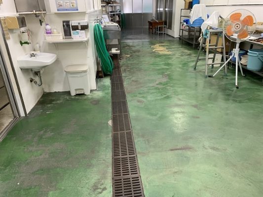 栃木県日光市の大沢屋製菓様パン工場｜古いコンクリート床を床塗装でフラット化：ケミクリートＥ