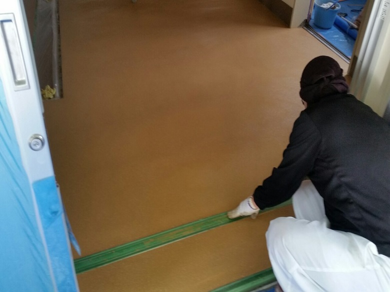 東京都町田市の学校給食室コンクリート床｜耐熱塗床工事：タフクリートＭＨ（水性硬質ウレタン）を施工しました。