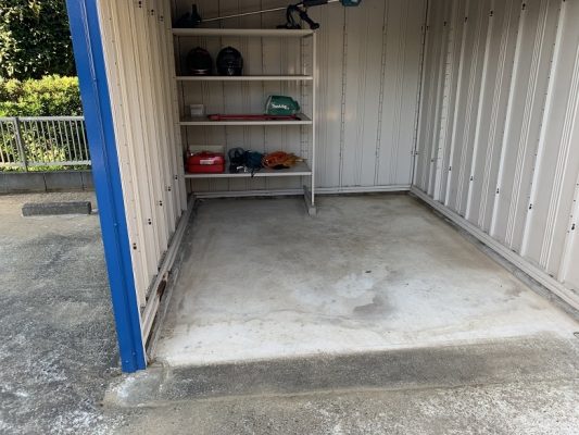 千葉県大網白里市｜バイク用ガレージのコンクリートの湿気を遮断する目的で床塗装（塗床）工事