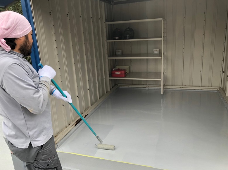 千葉県大網白里市｜バイク用ガレージのコンクリートの湿気を遮断する目的で床塗装（塗床）工事