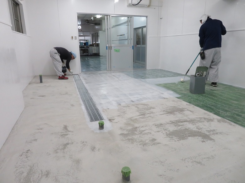 栃木県日光市の大沢屋製菓様パン工場｜古いコンクリート床を床塗装でフラット化：ケミクリートＥ