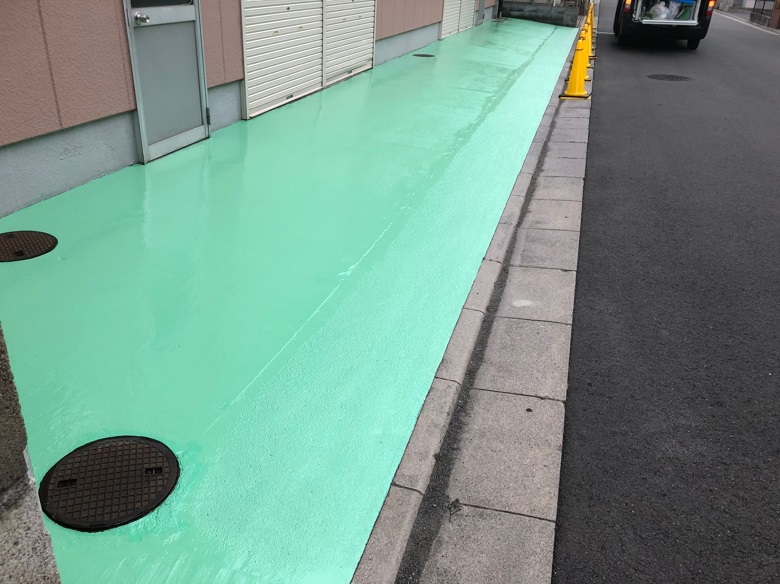 埼玉県戸田市の貸倉庫｜コンクリート床塗装塗替え：フォーク走行にも耐える：ケミクリートＥＰカラー