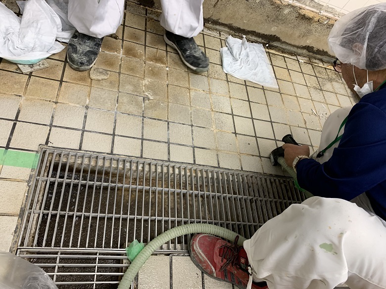 埼玉県所沢市病院厨房｜床タイル剥がれを塗床でなおす：タフクリートＭＨ