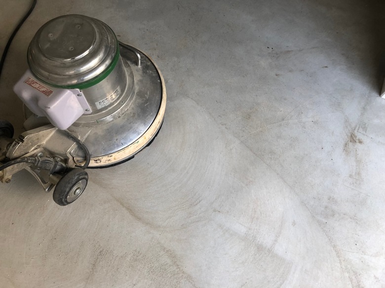 ハウスメーカー向けクレーム解決事例。東京都世田谷区の個人邸｜ガレージ床ひび割れ補修：床塗装：ケミクリートＥＰカラー