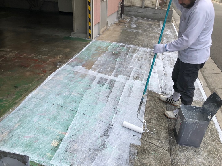 埼玉県戸田市の貸倉庫｜コンクリート床塗装塗替え：フォーク走行にも耐える：ケミクリートＥＰカラー