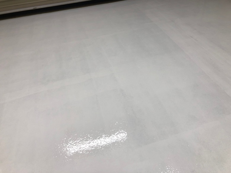 茨城県土浦市の倉庫を自動車のラッピング工場向けに塗床工事：ケミクリートＥＰカラー