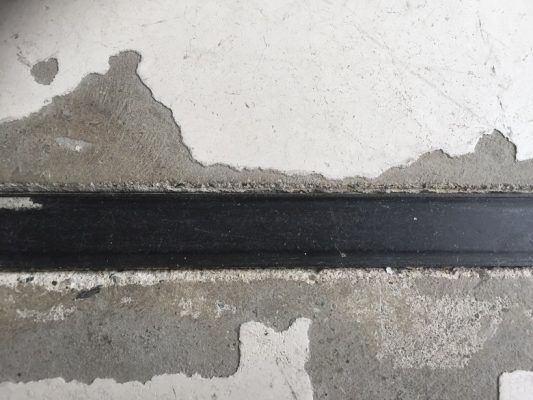 ガレージ、ＤＩＹでコンクリート床塗装がみんな失敗する訳