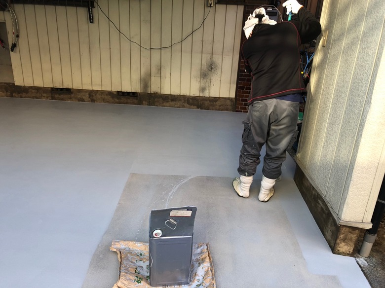 東京都足立区の個人邸ガレージ｜コケ・汚れ対策の塗床工事