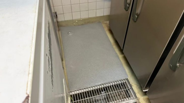 居酒屋厨房の床塗装（塗床）工事｜東京都新宿区市ヶ谷 作業場の床の改修工事（タフクリートMH）