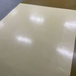 千葉市のタイヤ交換専門店作業場で、塗床工事が完了し光沢のある仕上がりになった床面