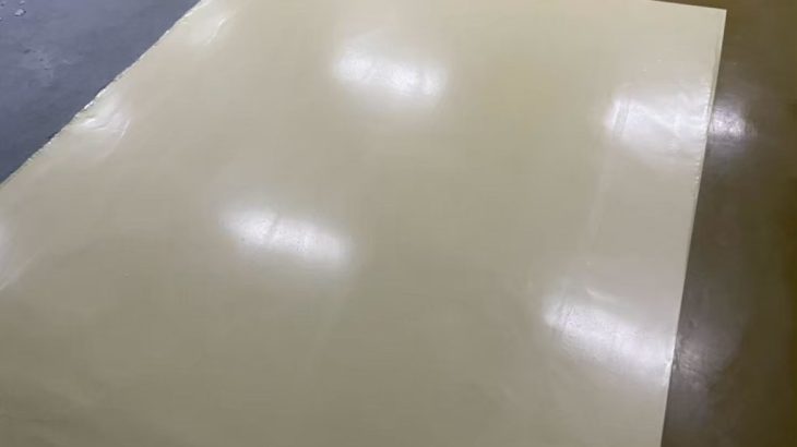 千葉市のタイヤ交換専門店作業場で、塗床工事が完了し光沢のある仕上がりになった床面