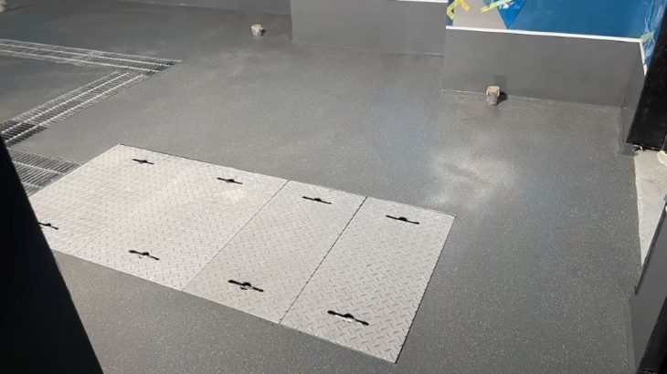 ラーメン屋 厨房の床塗装（塗床）工事｜東京都町田市 作業場の新築床塗装（タフクリートMH ）